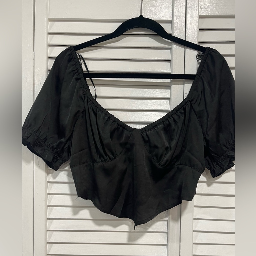 Forever21 Black Satin Short Puff Sleeve Crop Top — L